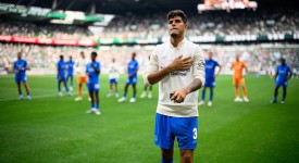 曼城德比战的双星：哈兰德与福登如何统治曼联防线？